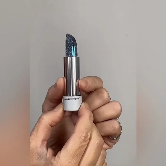 MAC Bizarre Blizzard Fizzy Feels Lip Balm
